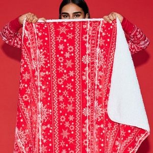 NWT Victoria's Secret Fleece Sherpa Blanket
